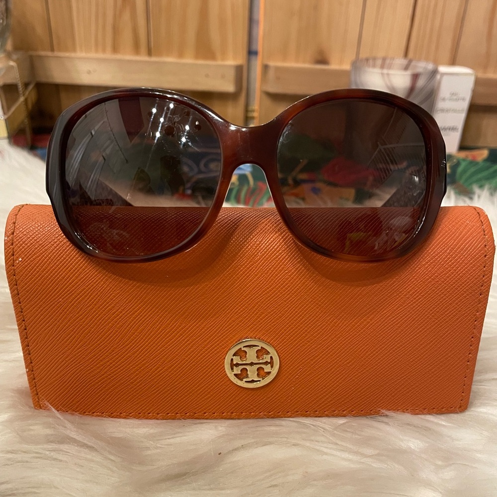 Tory Burch Brown Gradient Oversized Sunglasses with Orange Case - Picture 3 of 14